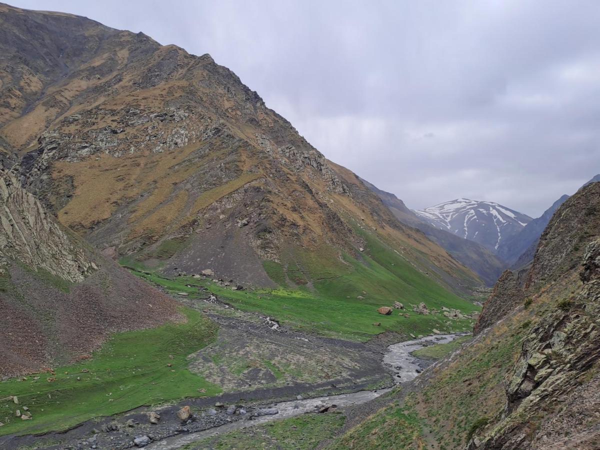 Xinaliq Khinalig Izzet'S Riverside Home Stay Екстериор снимка