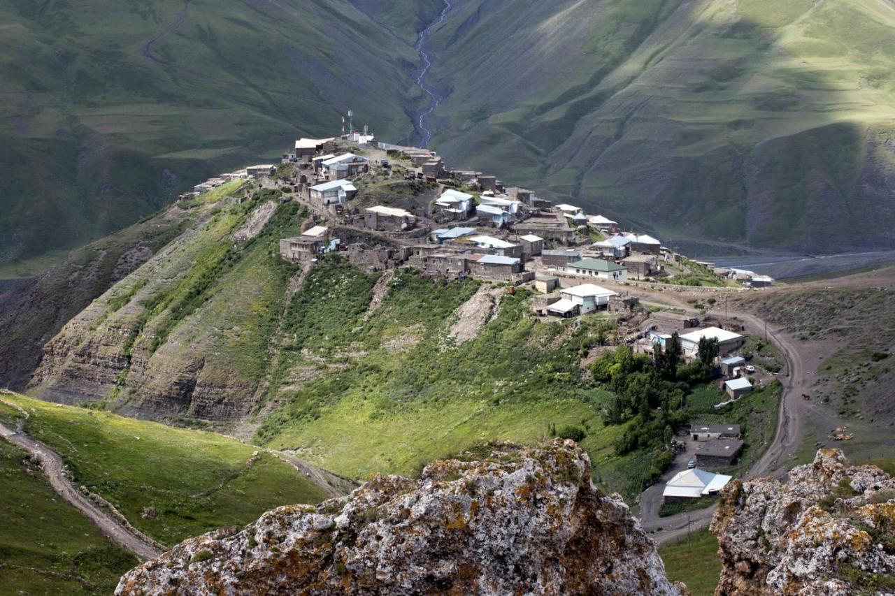Xinaliq Khinalig Izzet'S Riverside Home Stay Екстериор снимка