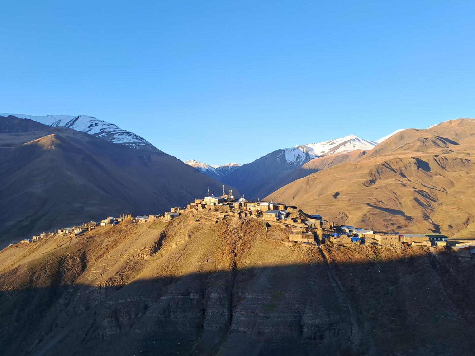 Xinaliq Khinalig Izzet'S Riverside Home Stay Екстериор снимка