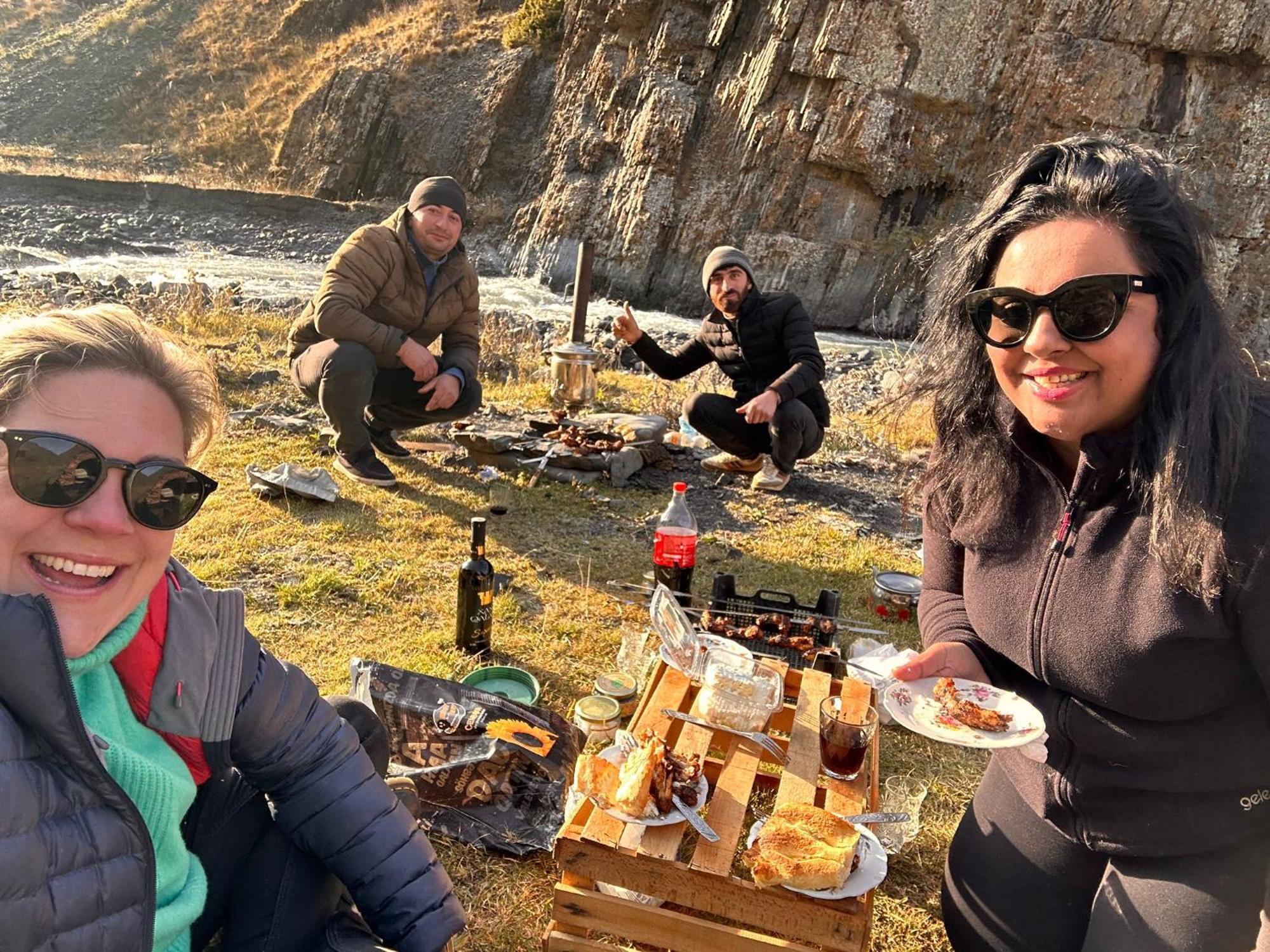 Xinaliq Khinalig Izzet'S Riverside Home Stay Екстериор снимка