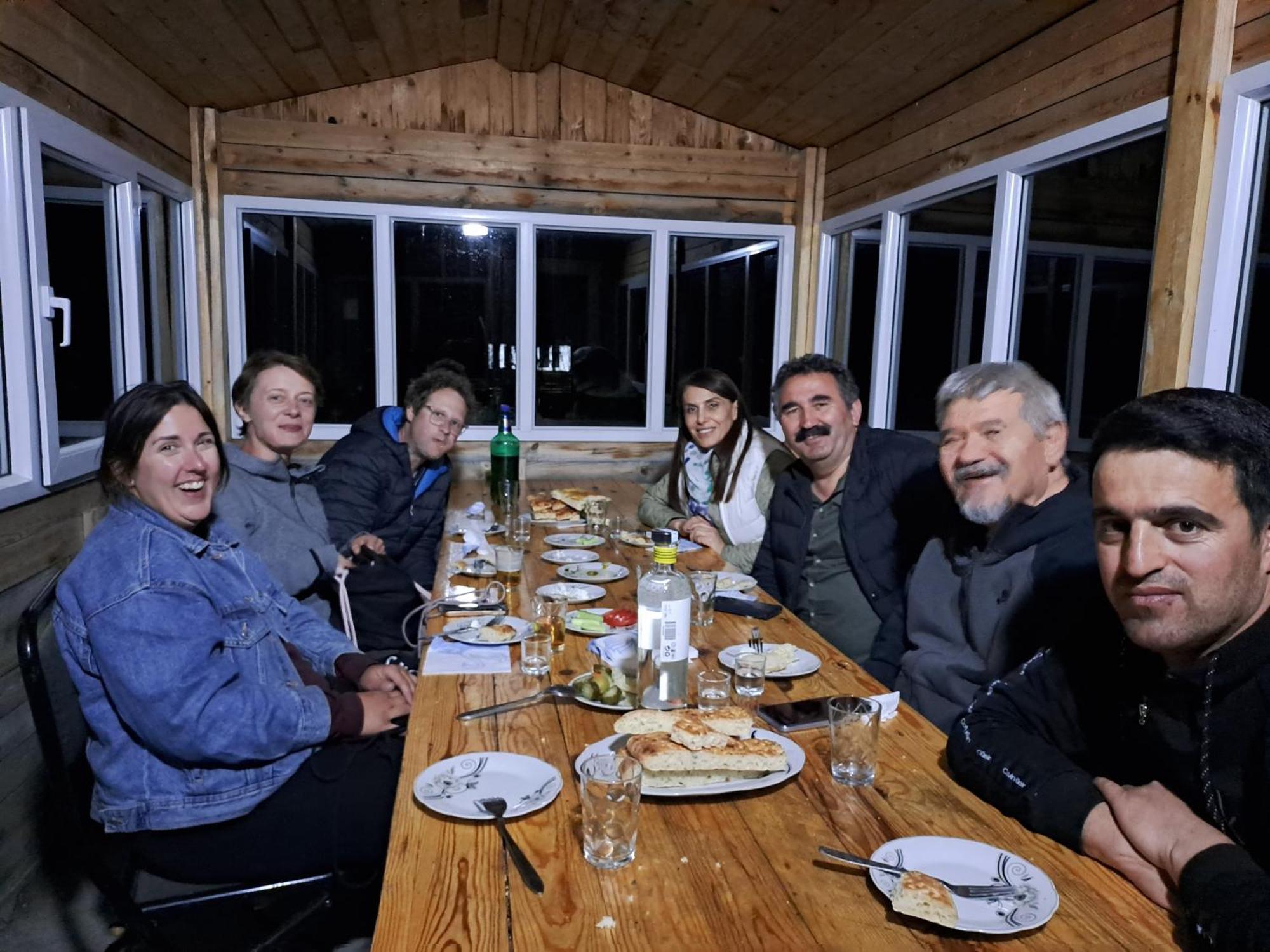Xinaliq Khinalig Izzet'S Riverside Home Stay Екстериор снимка