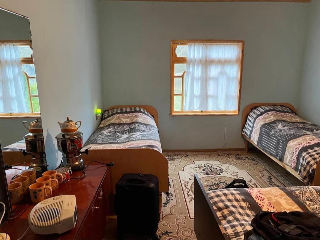 Xinaliq Khinalig Izzet'S Riverside Home Stay Екстериор снимка