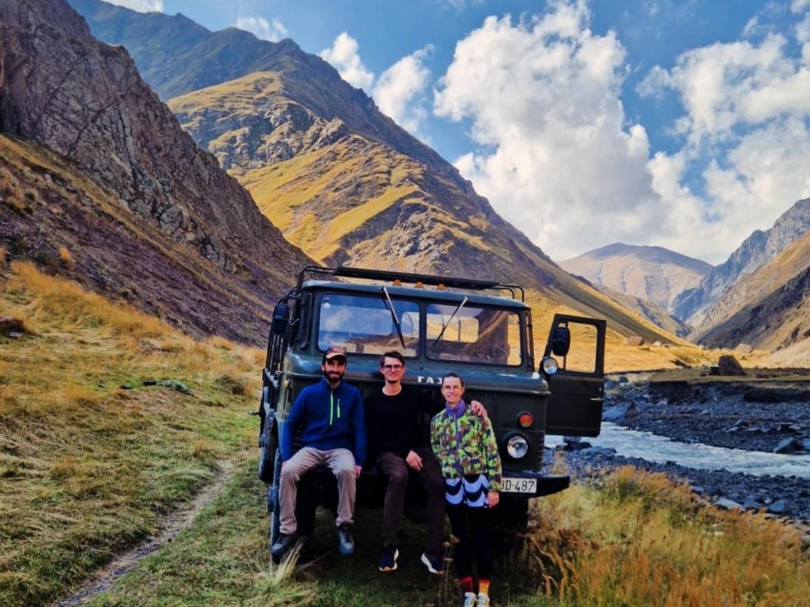 Xinaliq Khinalig Izzet'S Riverside Home Stay Екстериор снимка