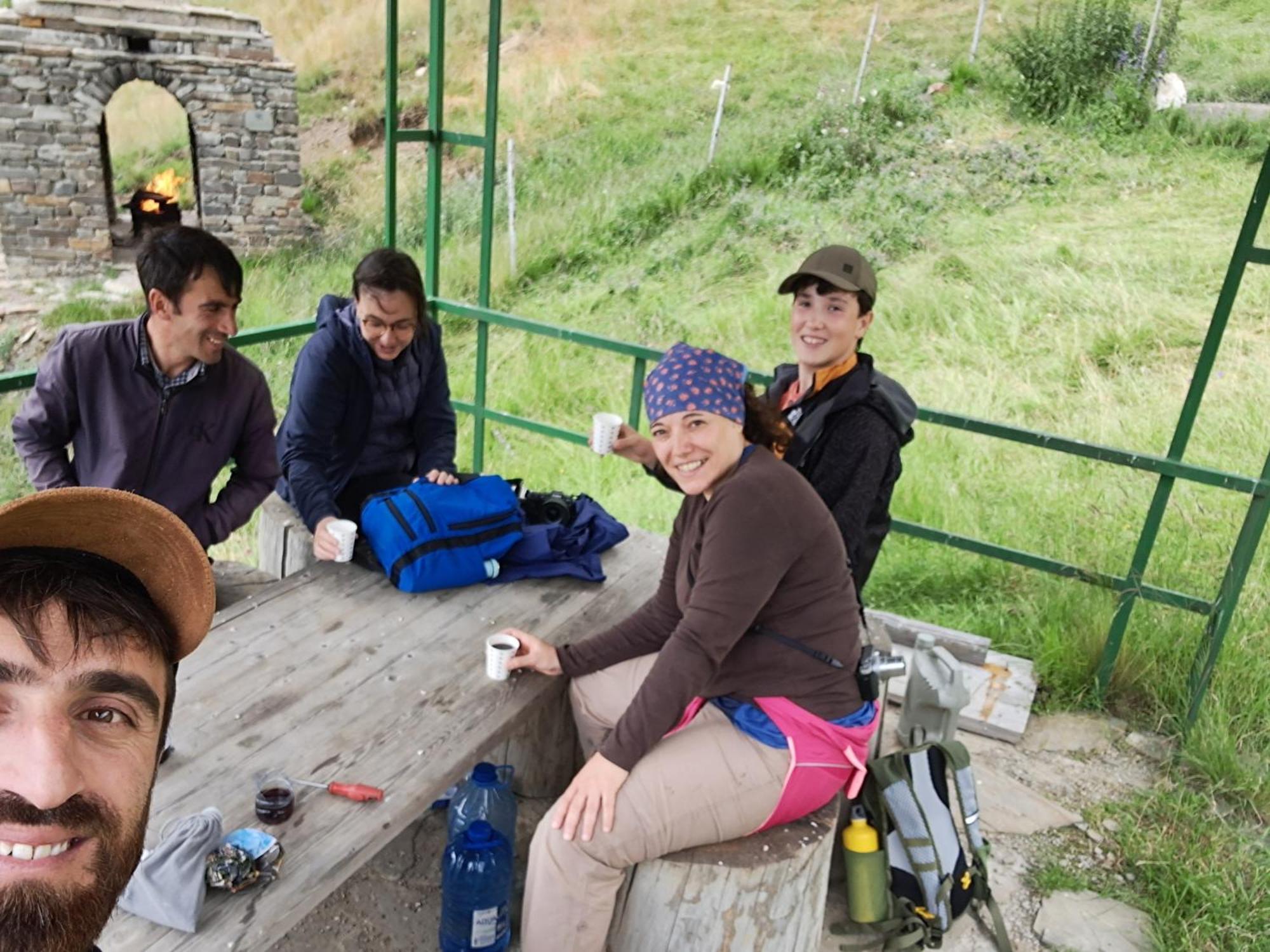 Xinaliq Khinalig Izzet'S Riverside Home Stay Екстериор снимка