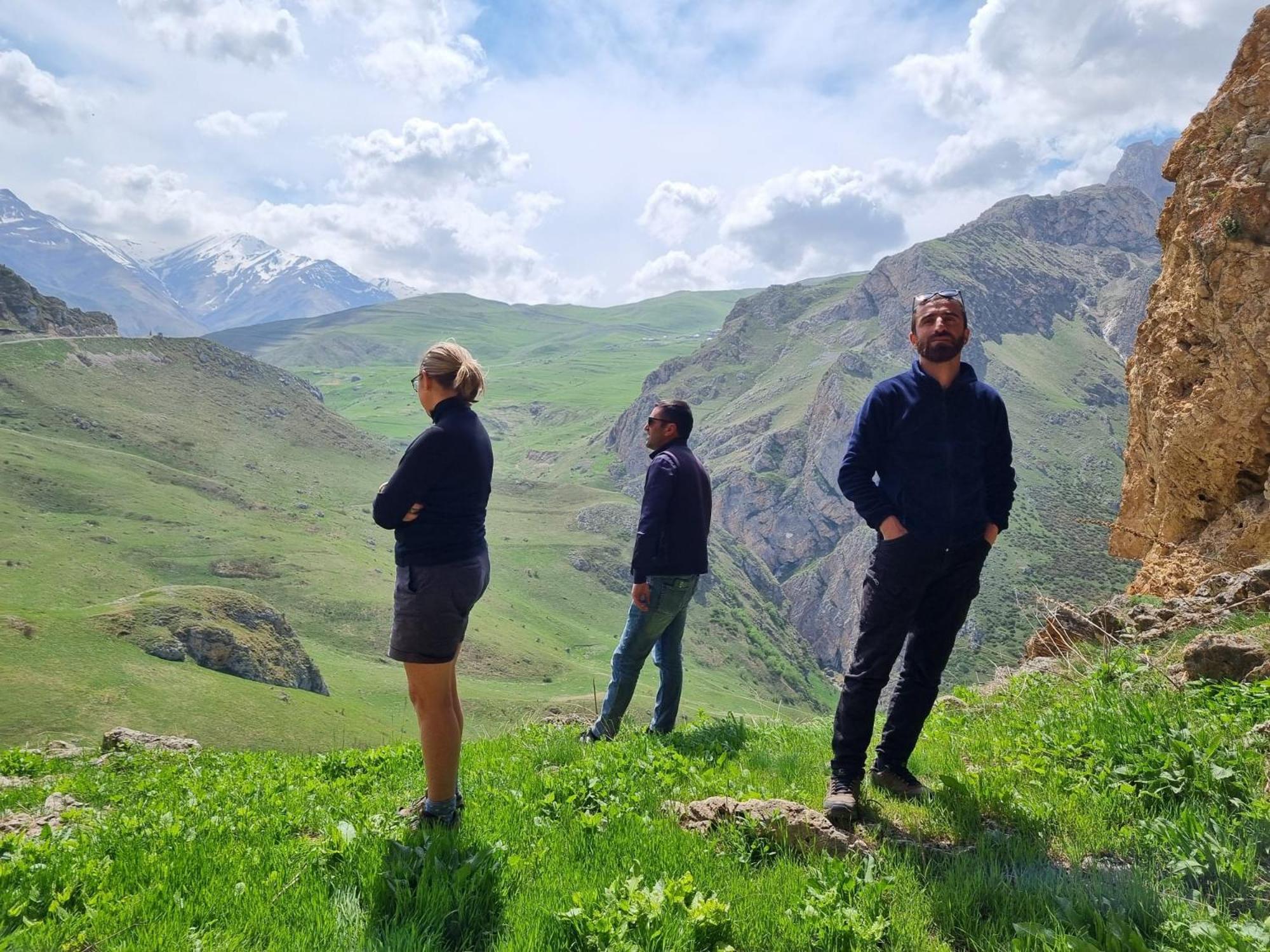 Xinaliq Khinalig Izzet'S Riverside Home Stay Екстериор снимка